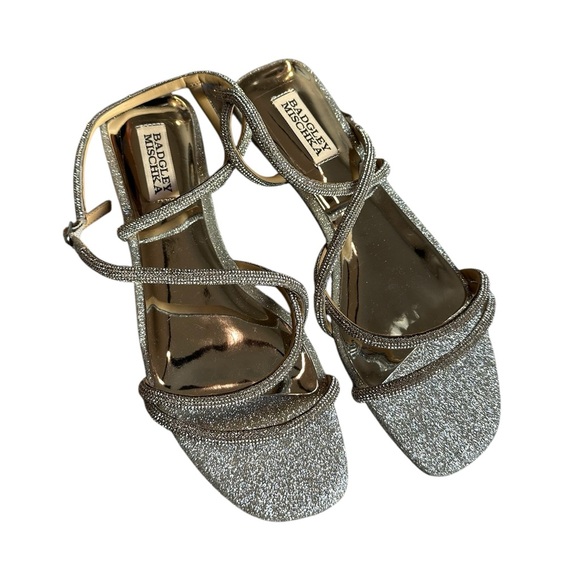 NEW Badgley Mischka Women's Ivie Flat Sandal in Silver Crystal - Size 8 - Picture 3 of 8